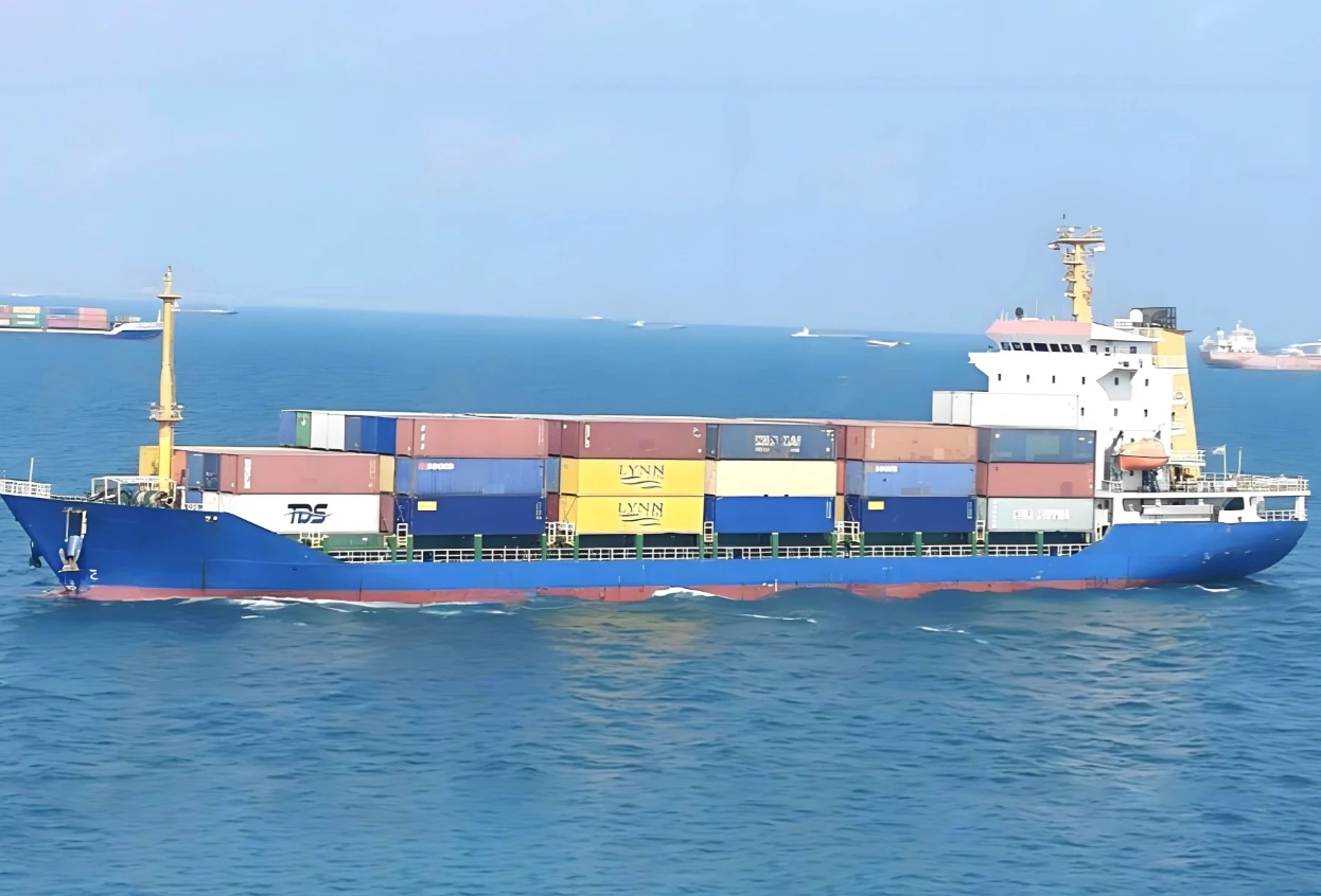 Ship For Sale | 8700 DWT 599 TEU Container Ship For Sale (2006 Built)