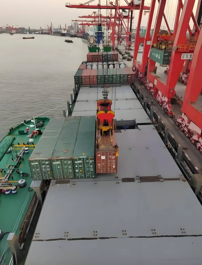 Ship For Sale | 12300 DWT 770 TEU Container Ship For Sale (2006 Built)